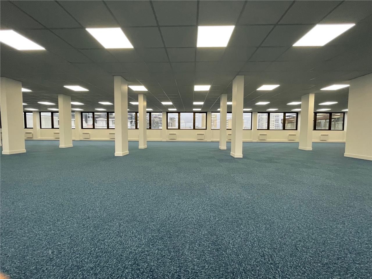 A proximité immédiate du Centre commercial St Sev