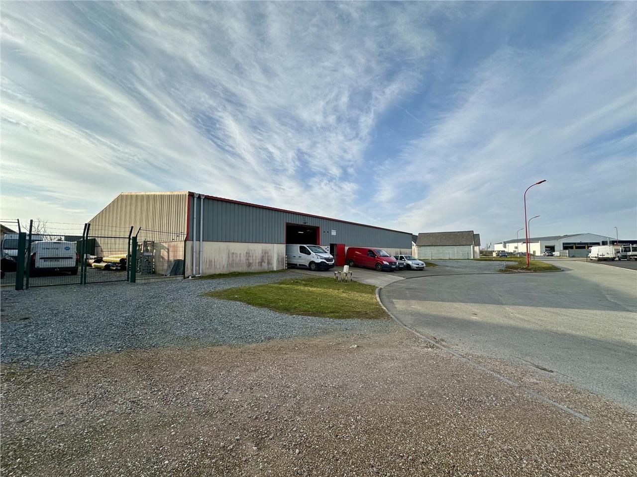 Situé à 5 km de l'A29, locaux d'activité de 770 m