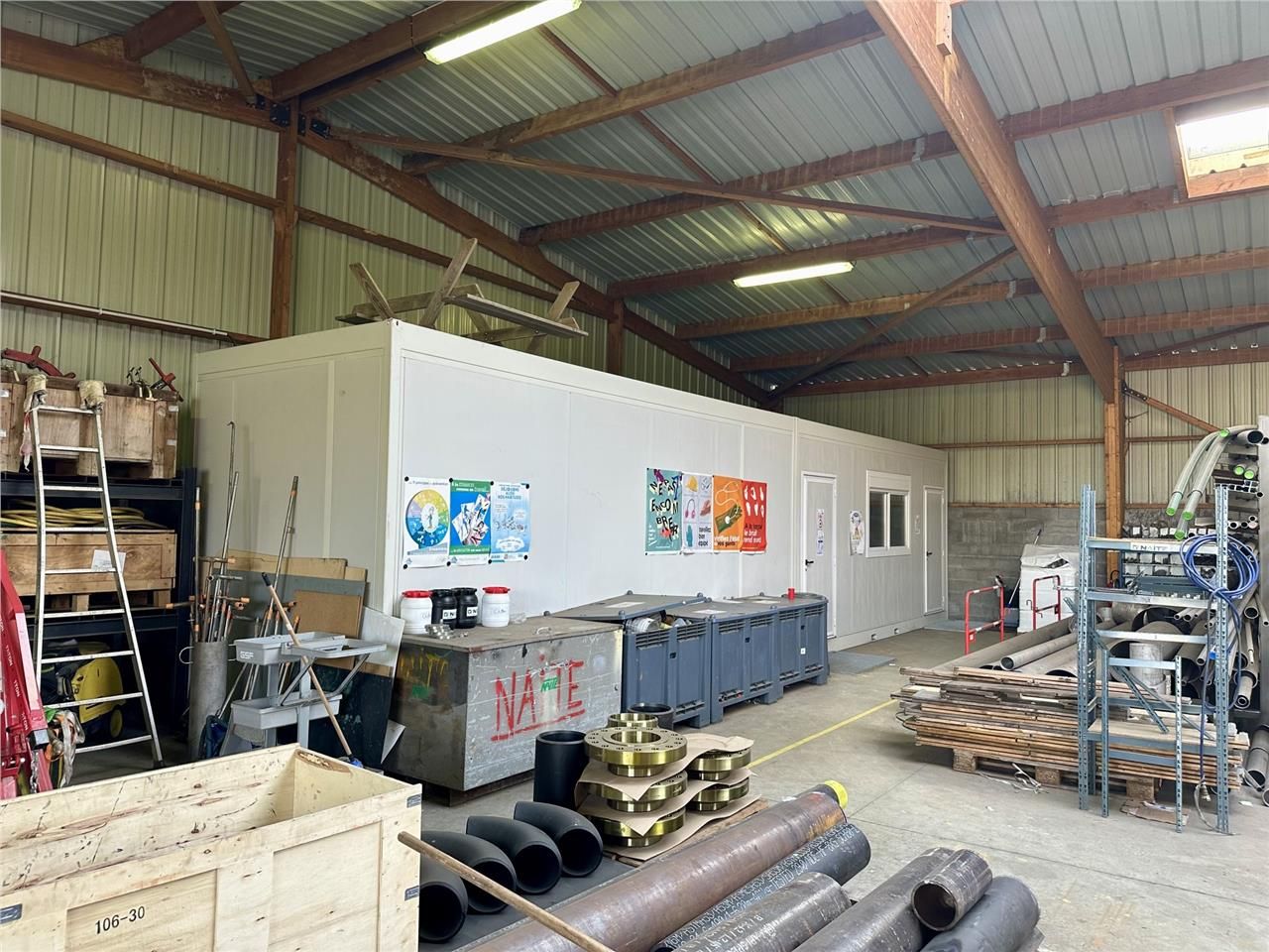 Situé à 5 km de l'A29, locaux d'activité de 770 m