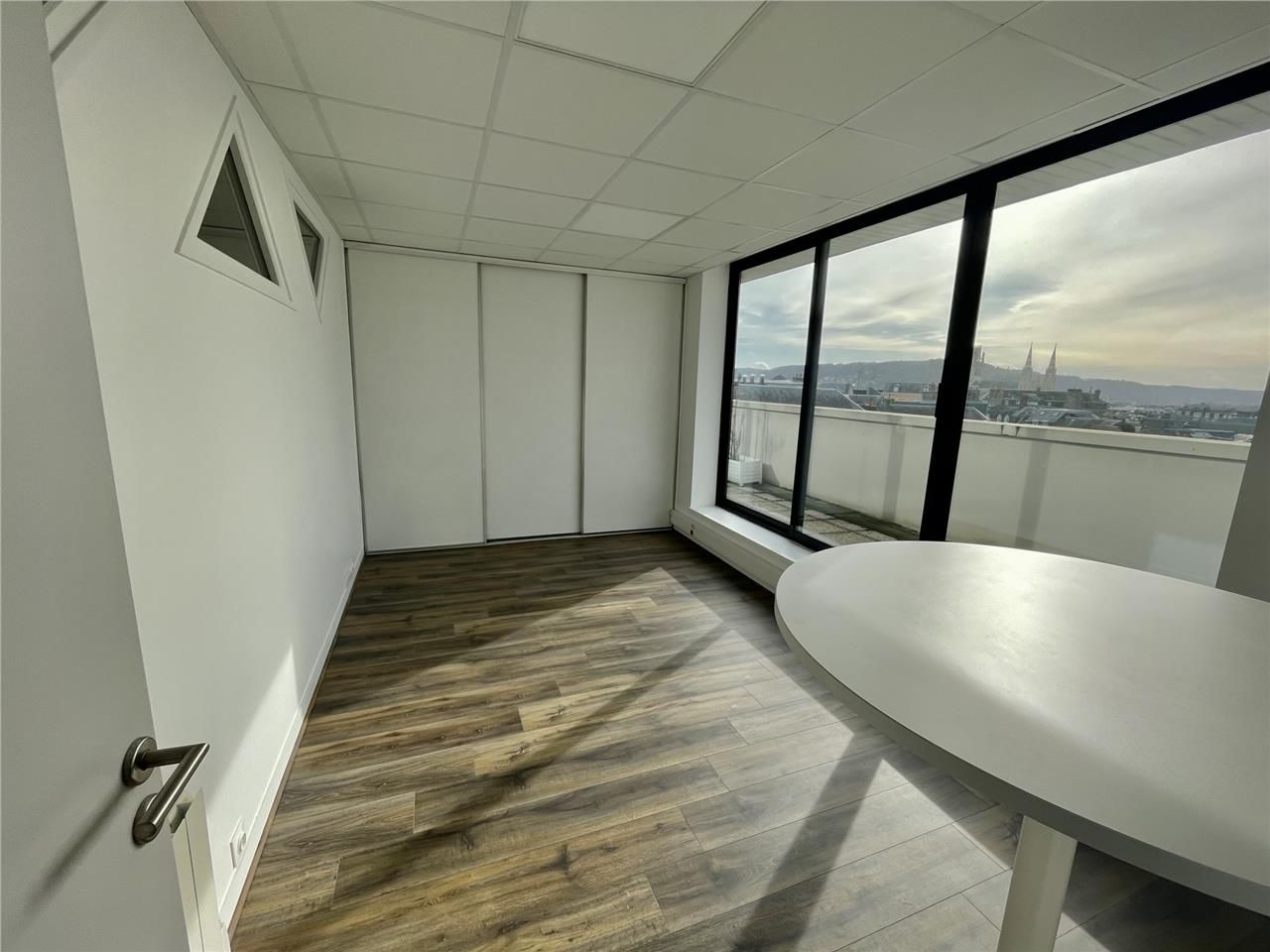 Bureaux de un plateau de bureaux de 191 m2 divis