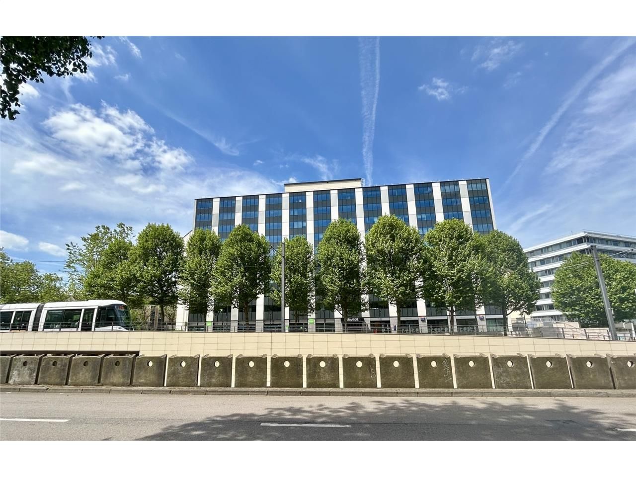 Beau plateaux de bureaux idéalement situés, au co