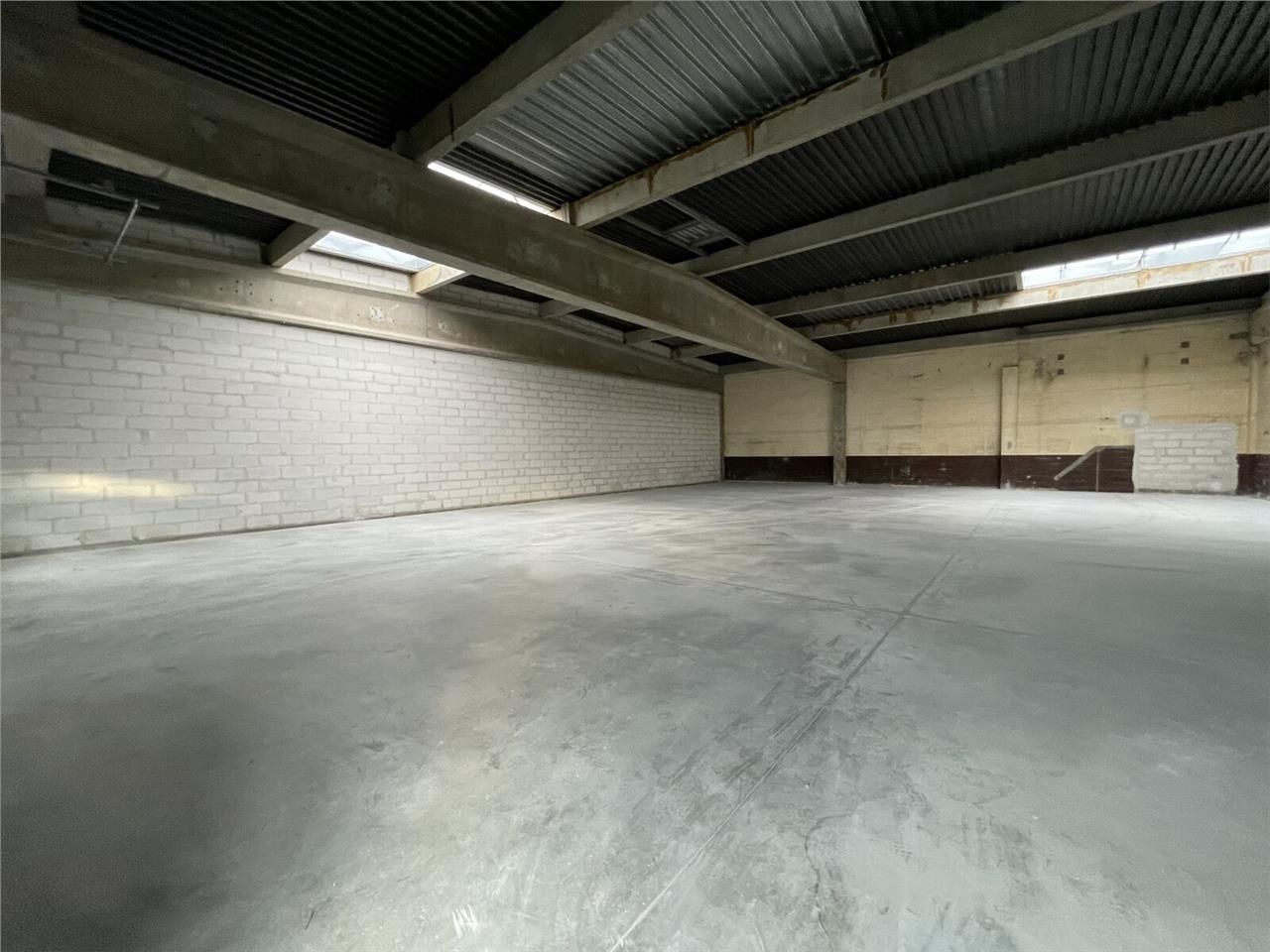 Bâtiment d'activité de 1.420 m2 divisible en cell