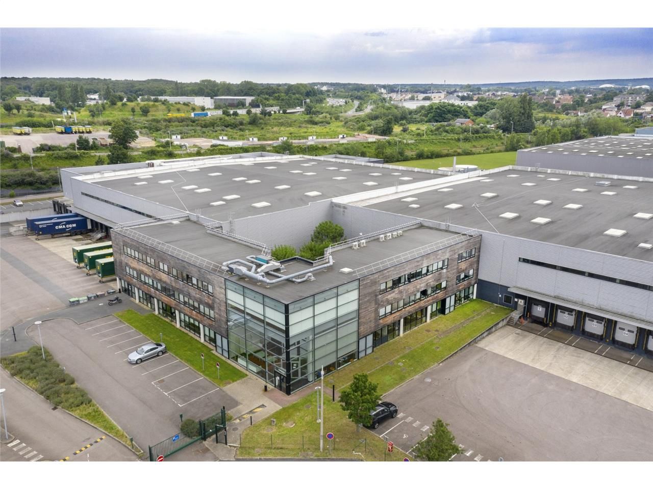 Offre rare d'immeuble tertiaire sur une zone indu