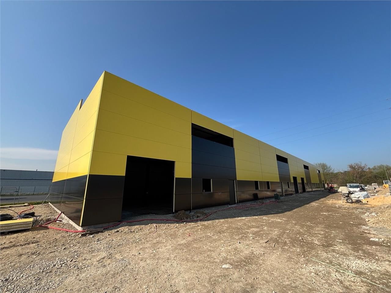 À LOUER - PROJET NEUF - PARFAIT POUR ARTISANS : D