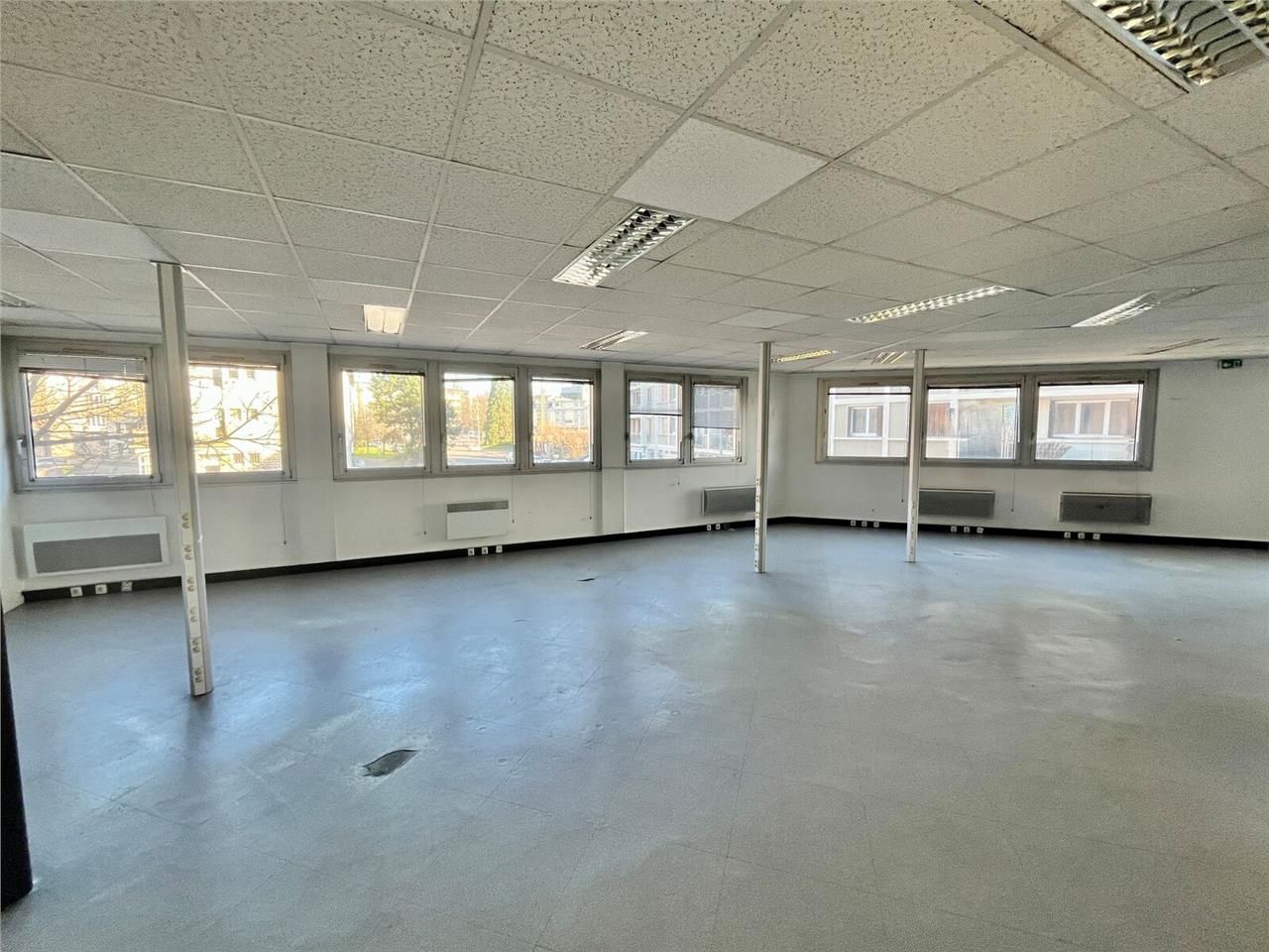 A PROXIMITE DU CENTRE ST SEVER, DES GRANDES ADMIN