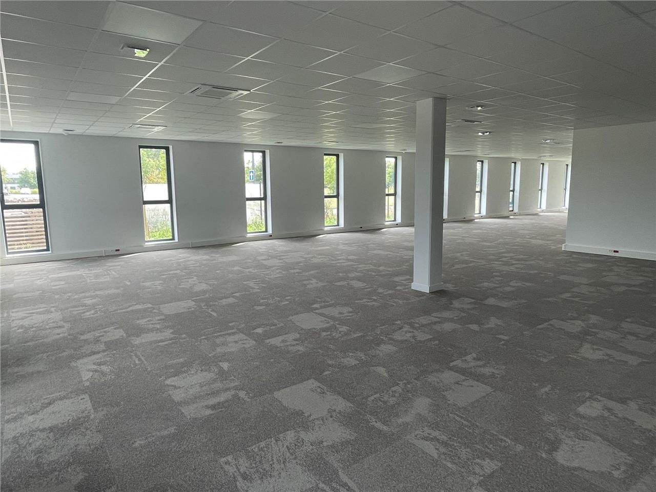 Plateaux de bureaux neuf, immédiatement disponibl