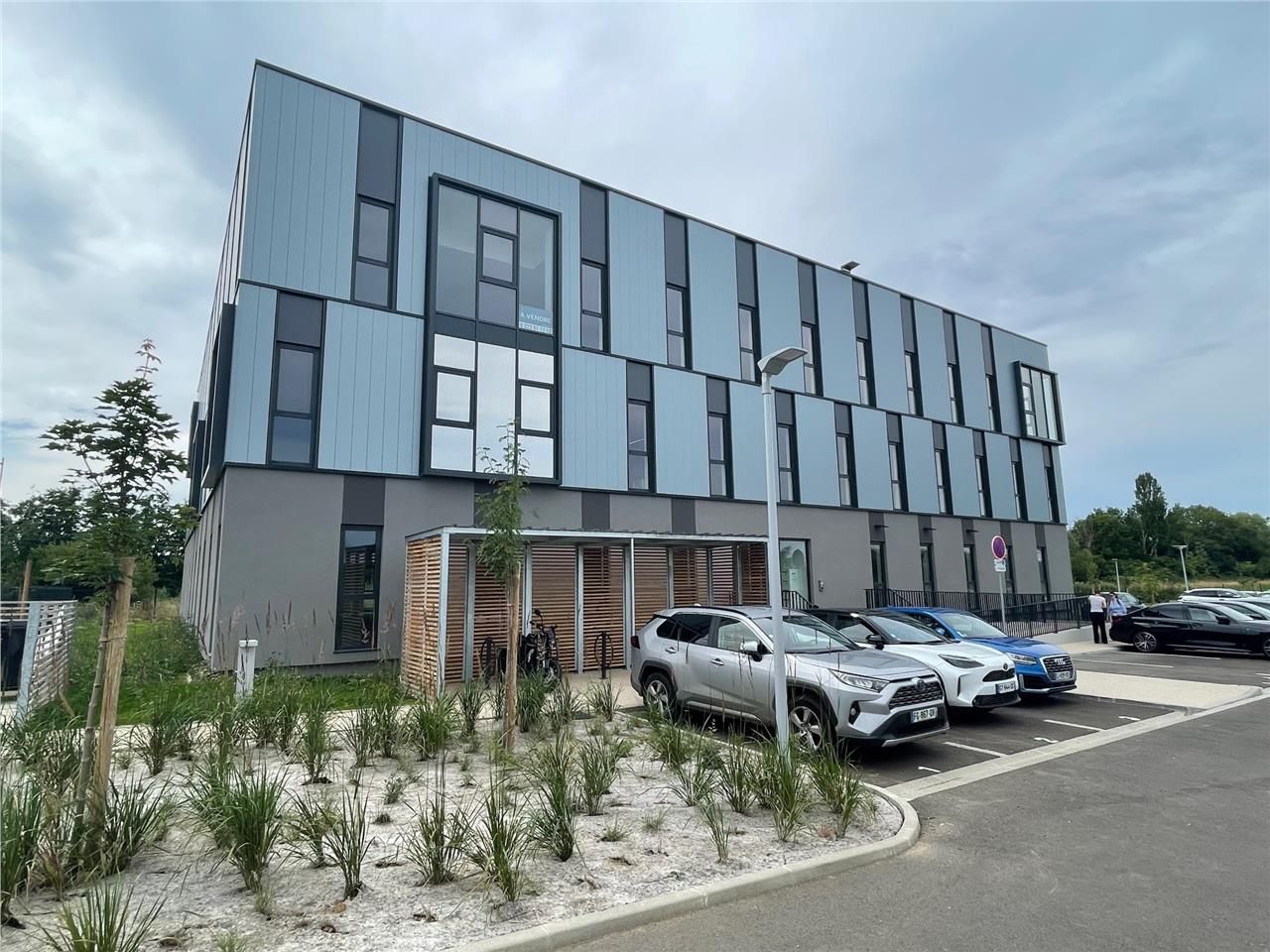 Plateaux de bureaux neuf, immédiatement disponibl