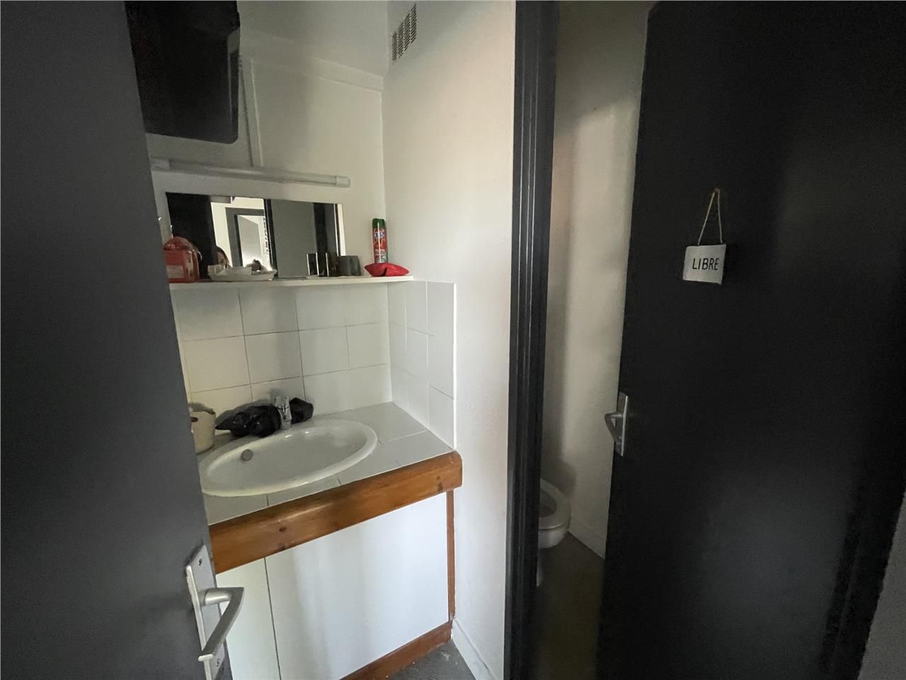 Locaux commerciaux de 95 m² non divisibles à Vend