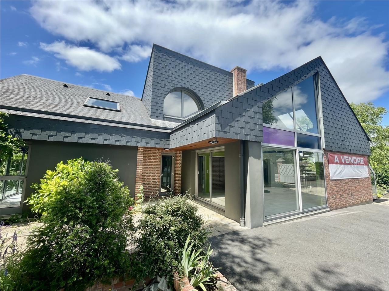 Locaux commerciaux de Local commercial - 361 m2 -