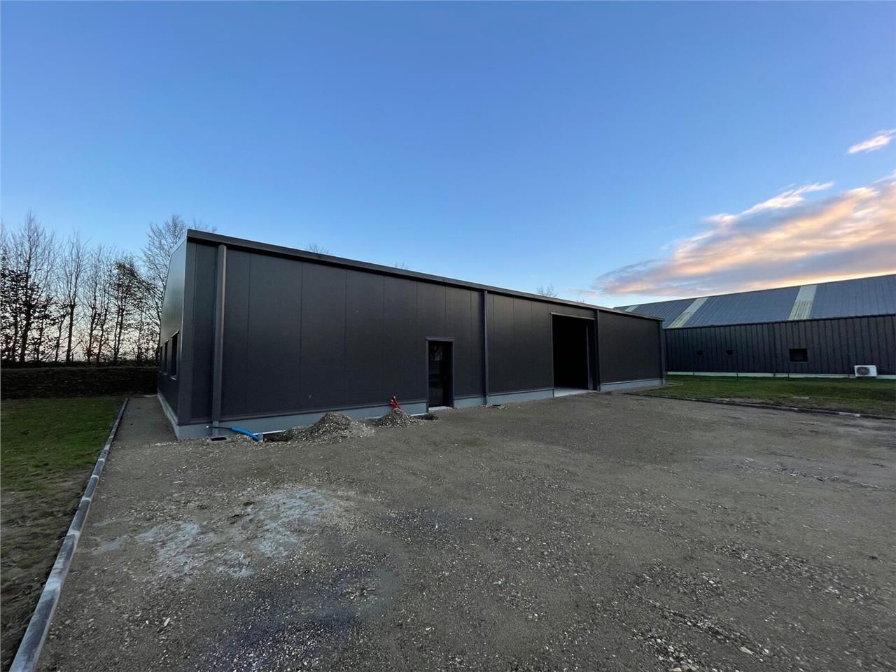 BATIMENT NEUF - A LOUER