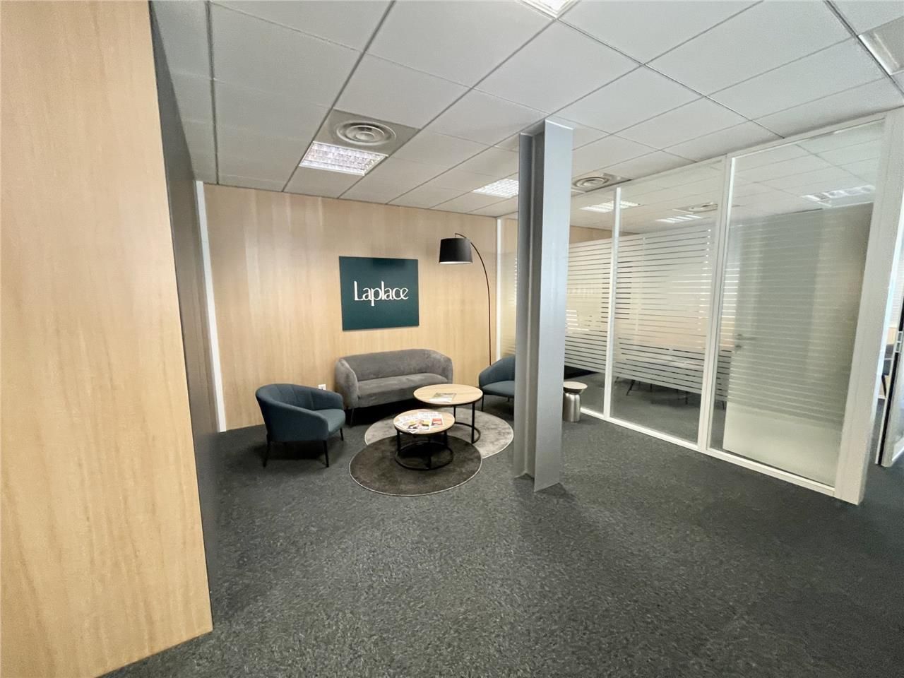Bureaux de 146 m² non divisibles à Louer à MONT S