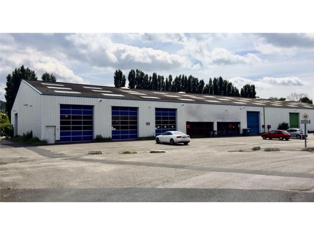 TRES BEL ENTREPÔT - PRODUIT RARE 1 316 m2 - Nombr