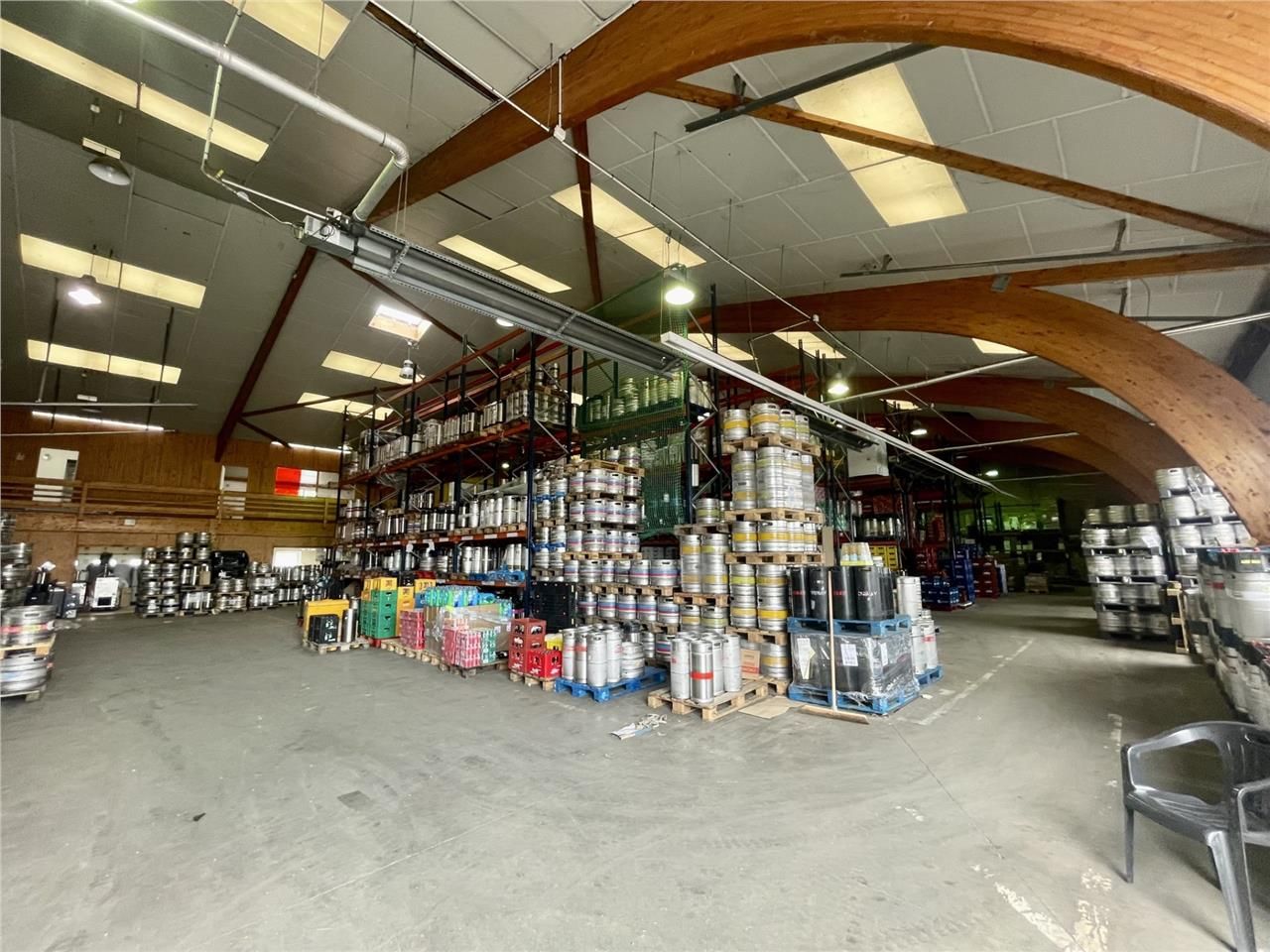 TRES BEL ENTREPÔT - PRODUIT RARE 1 316 m2 - Nombr