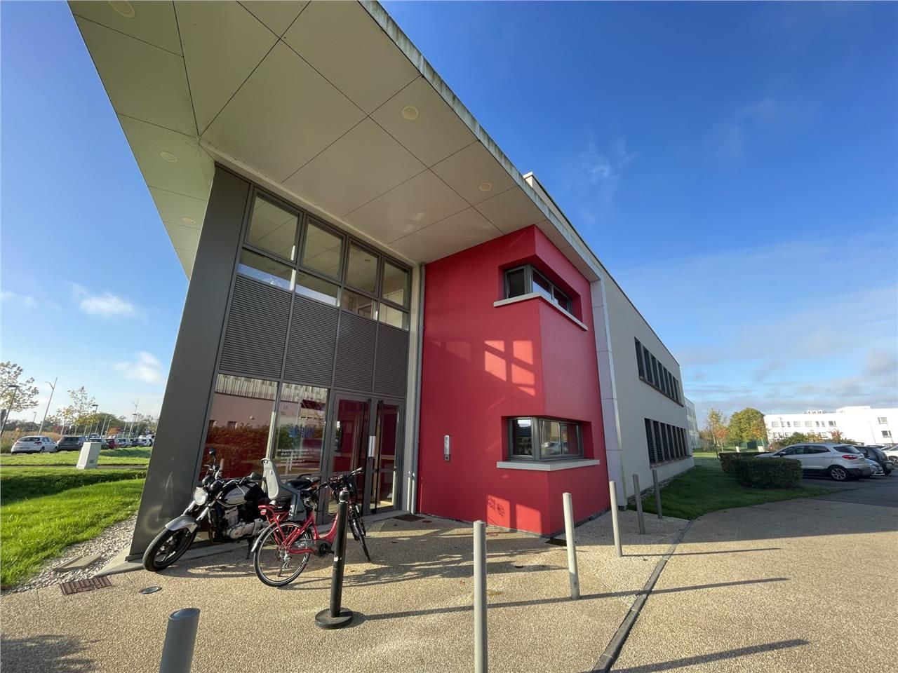 Bureaux de Plateau de bureau de 146 m2 - ISNEAUVI