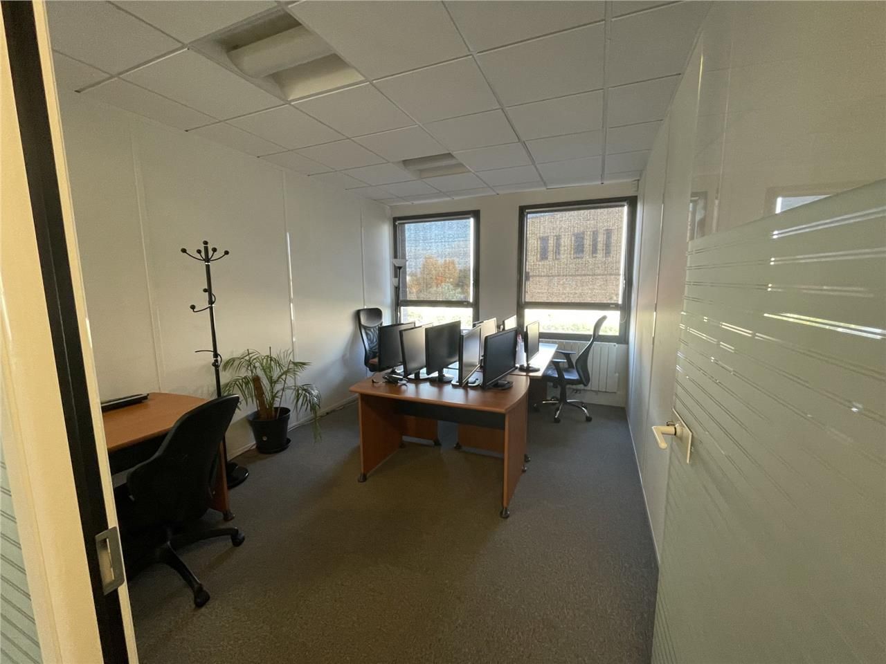 Bureaux de Plateau de bureau de 146 m2 - ISNEAUVI