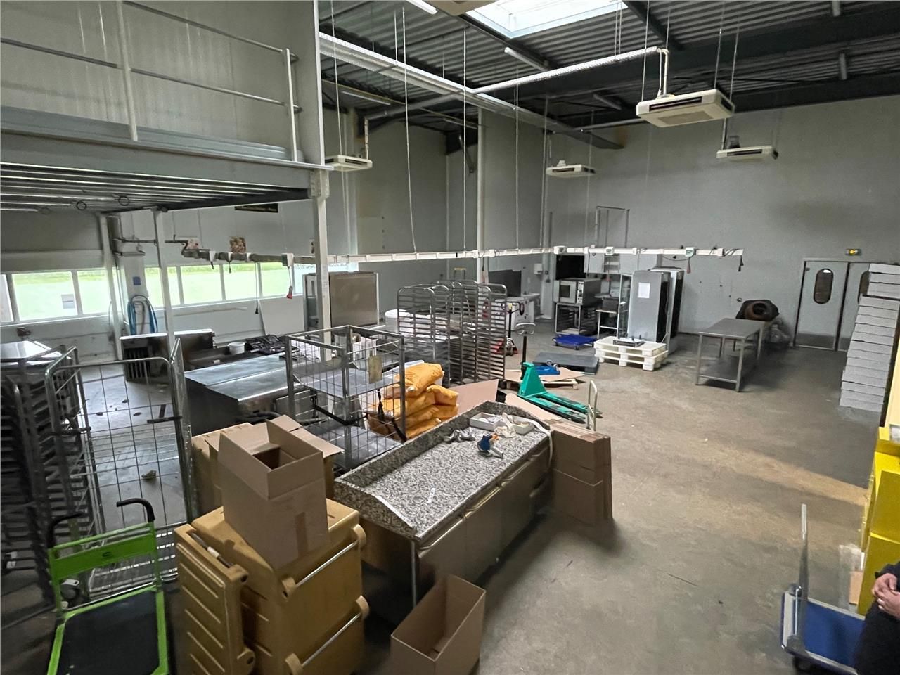 Local d'activité spécialisé en production aliment