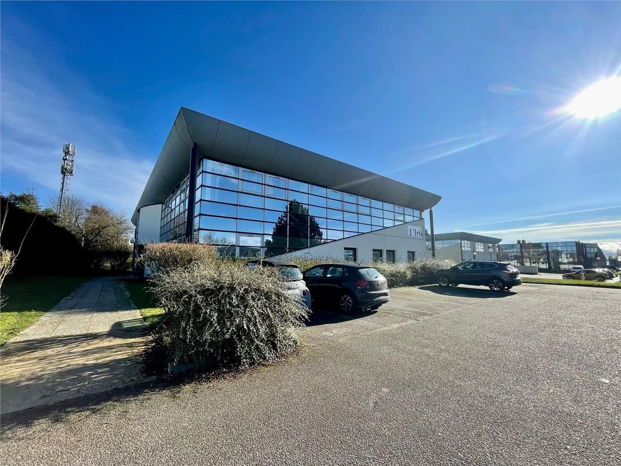 Bureaux de 170 m² non divisibles à Louer à MONT S