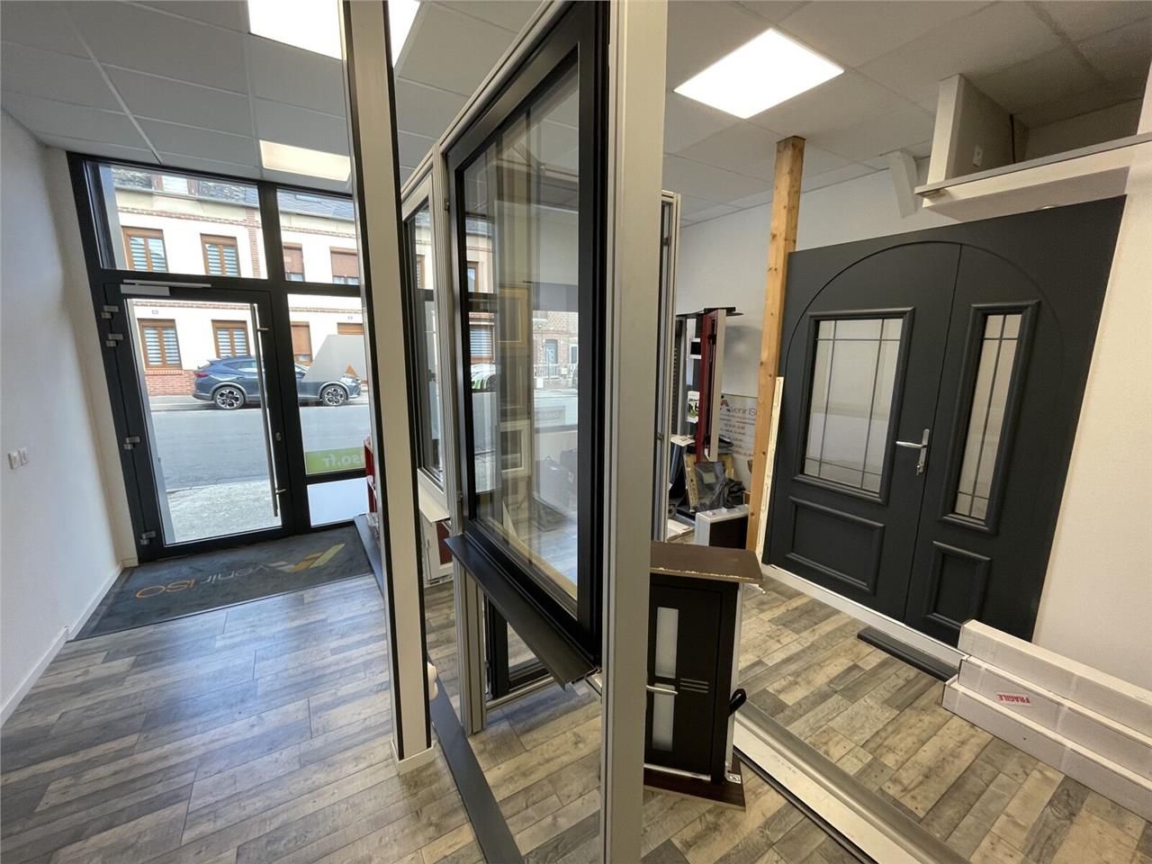 Locaux d'activité de 265 m² non divisibles à Loue