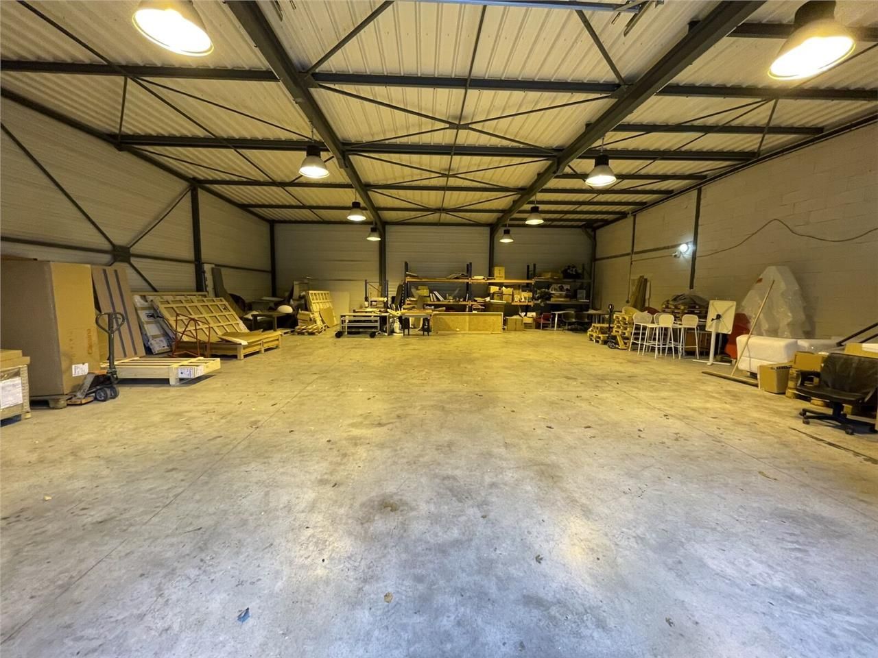 A LOUER - Local de Stockage - Localisation straté