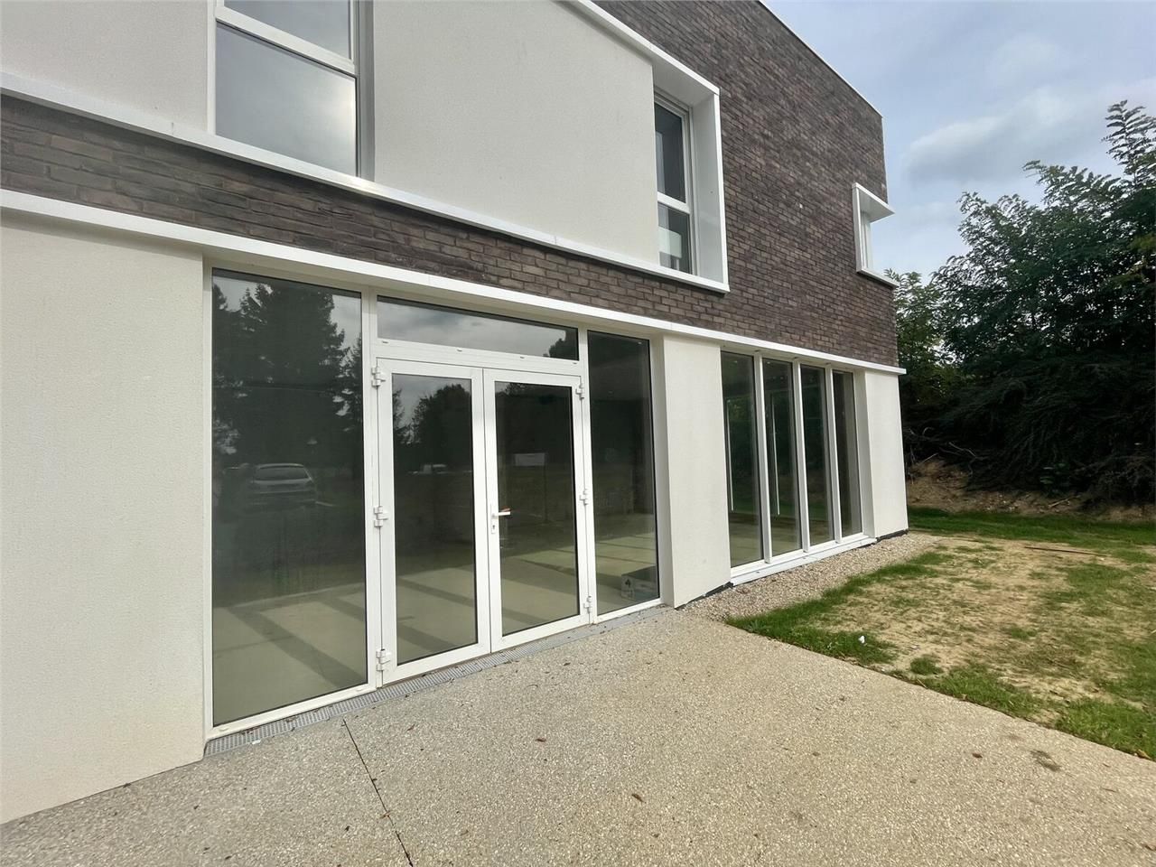 Locaux commerciaux de Locaux commerciaux - À vend