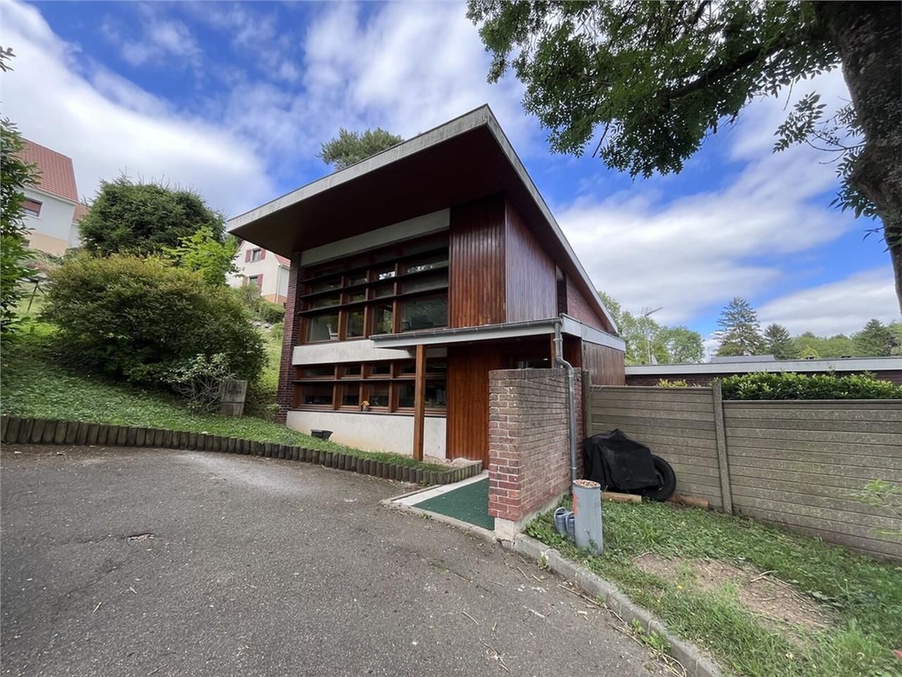 Maison atypique, à destination de bureaux