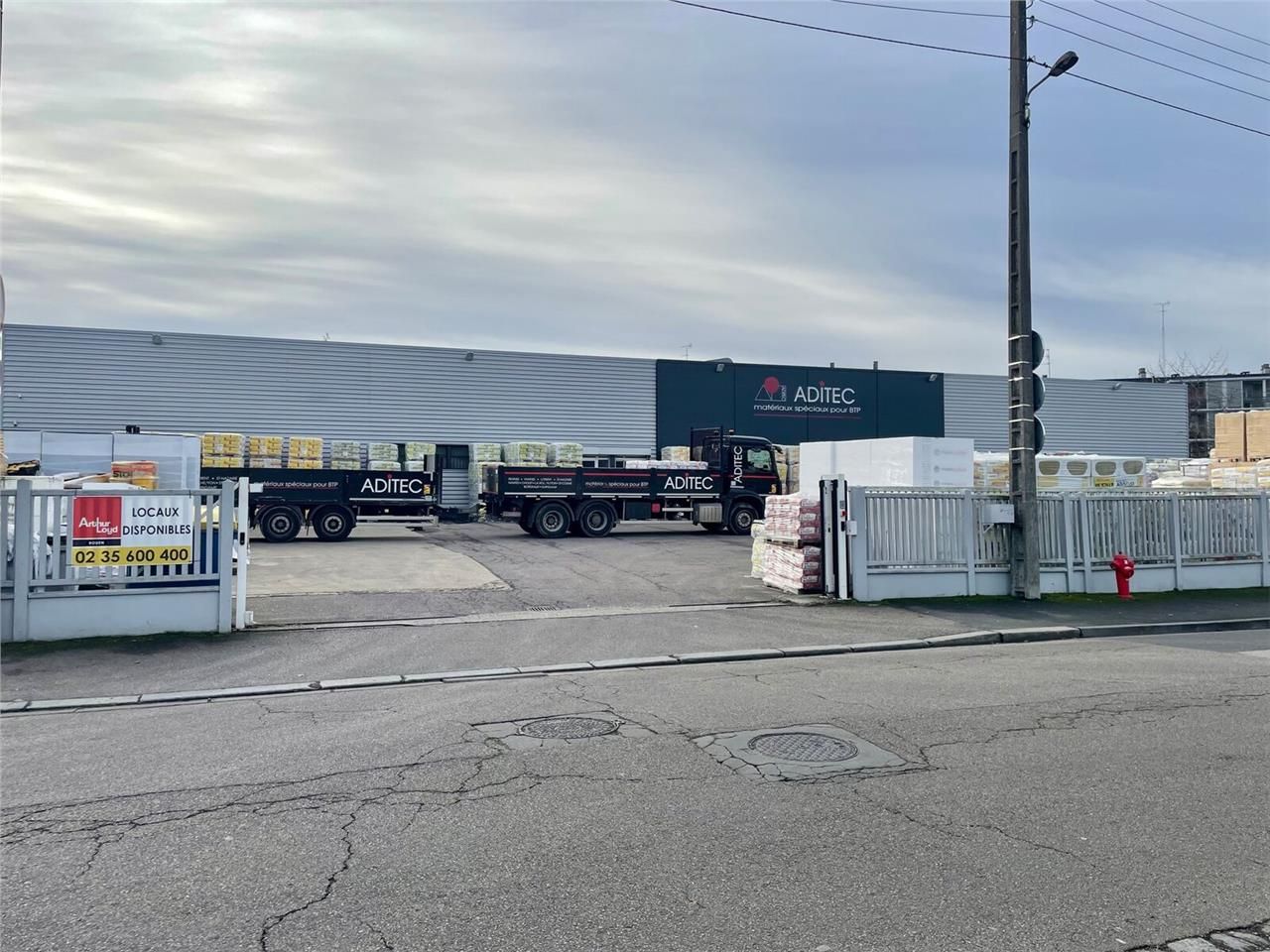 A Louer - Bâtiment d'activité en secteur commerci