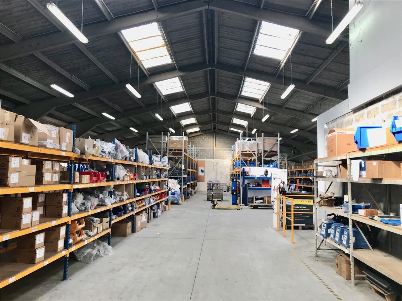 A Louer - Bâtiment d'activité en secteur commerci