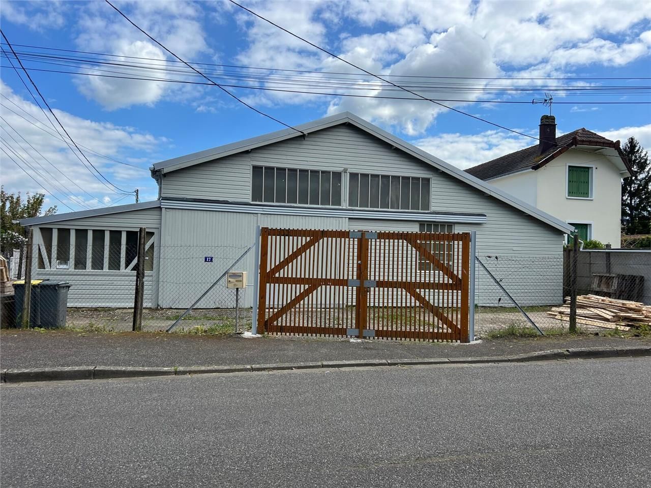 Local d'activité indépendant d'env 400 m2 récemme