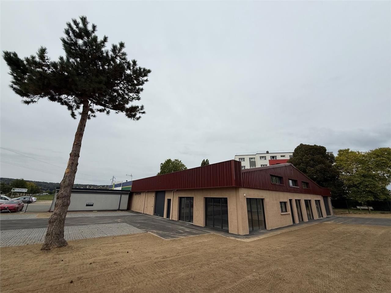 Idéal activité de comptoir et/ou artisanale, 2 lo