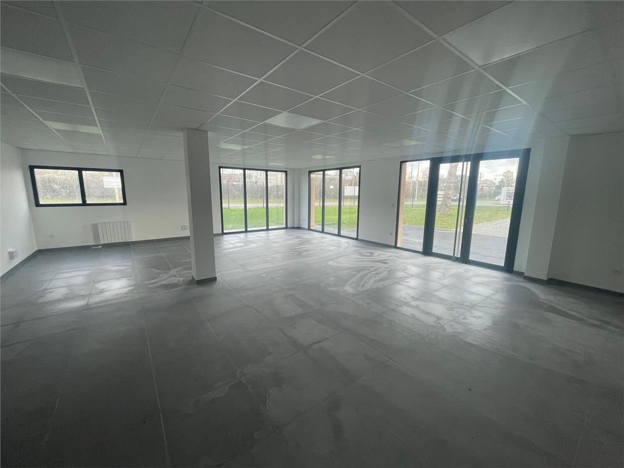 Idéal activité de comptoir et/ou artisanale, 2 lo