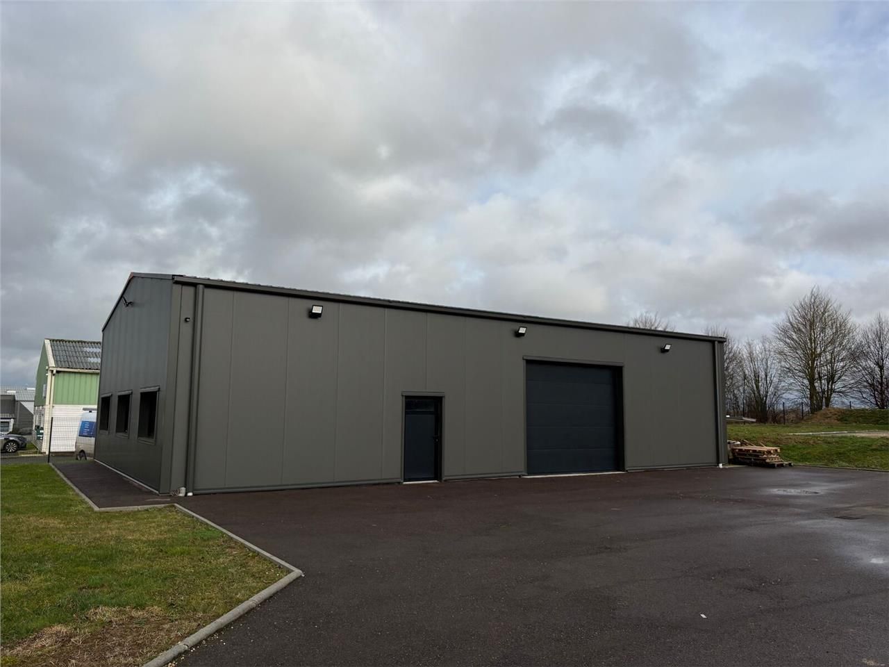 A Louer - Local d'activité - Entrepôt