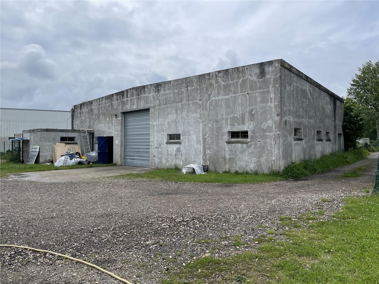 Locaux d'activité de 262 m² non divisibles à Loue