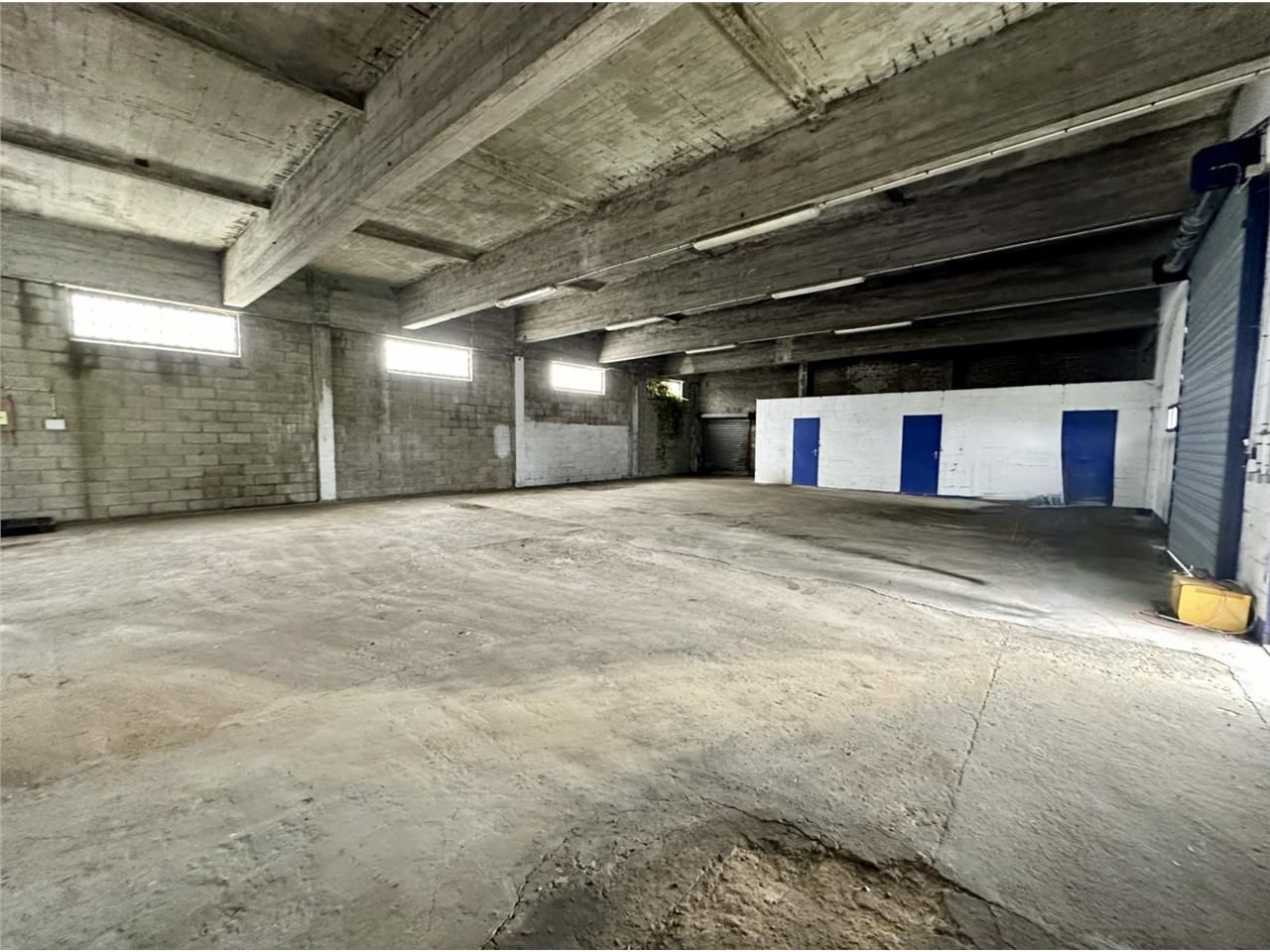 Locaux d'activité de 262 m² non divisibles à Loue