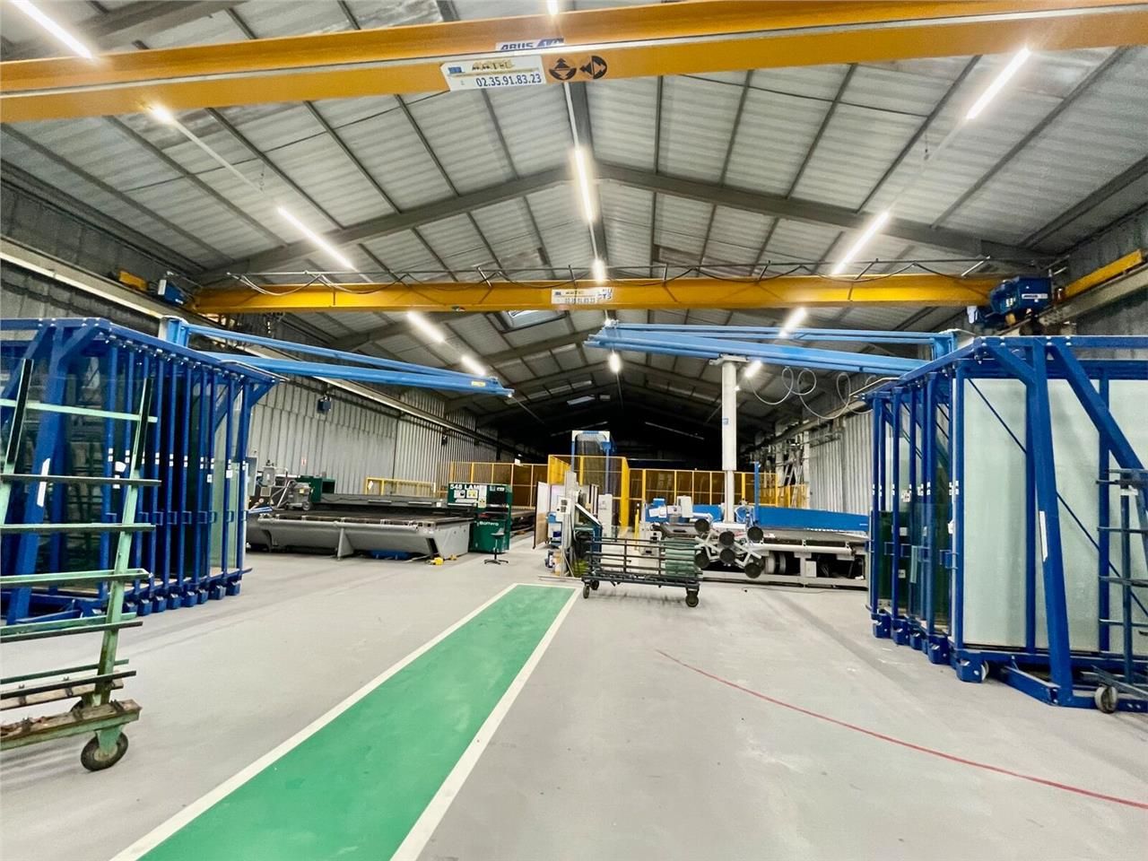 Très bel ensemble immobilier industriel de 8500 m