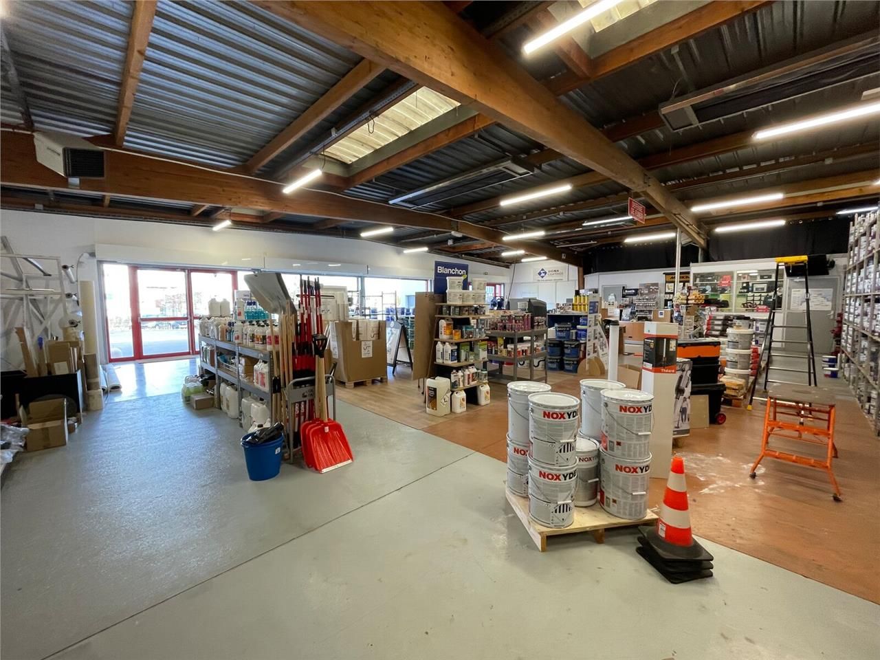 À louer, un local d'activité, idéalement situé au