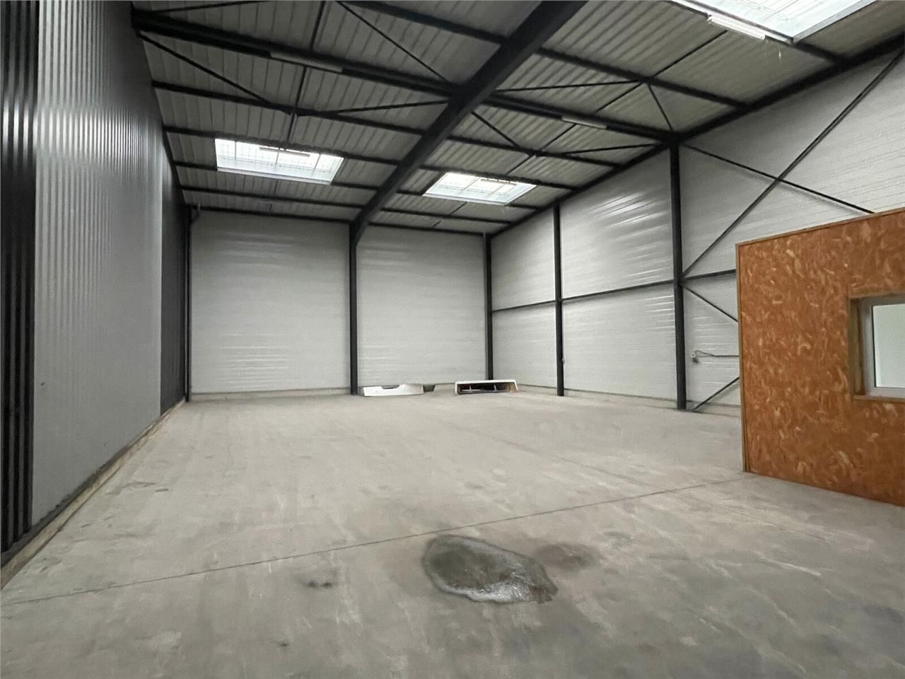 Idéal artisan . Surface de stockage ou production