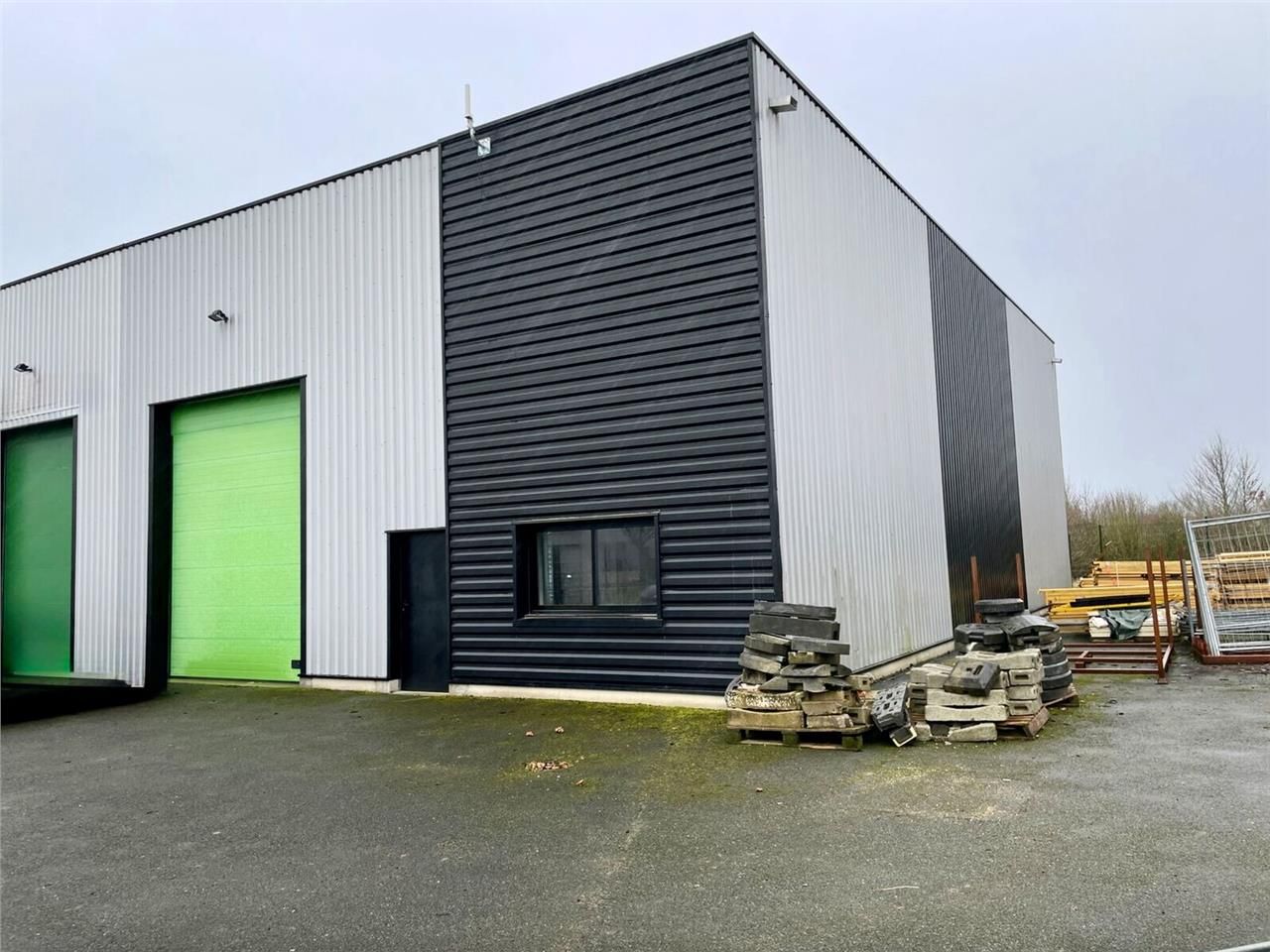 Idéal artisan . Surface de stockage ou production