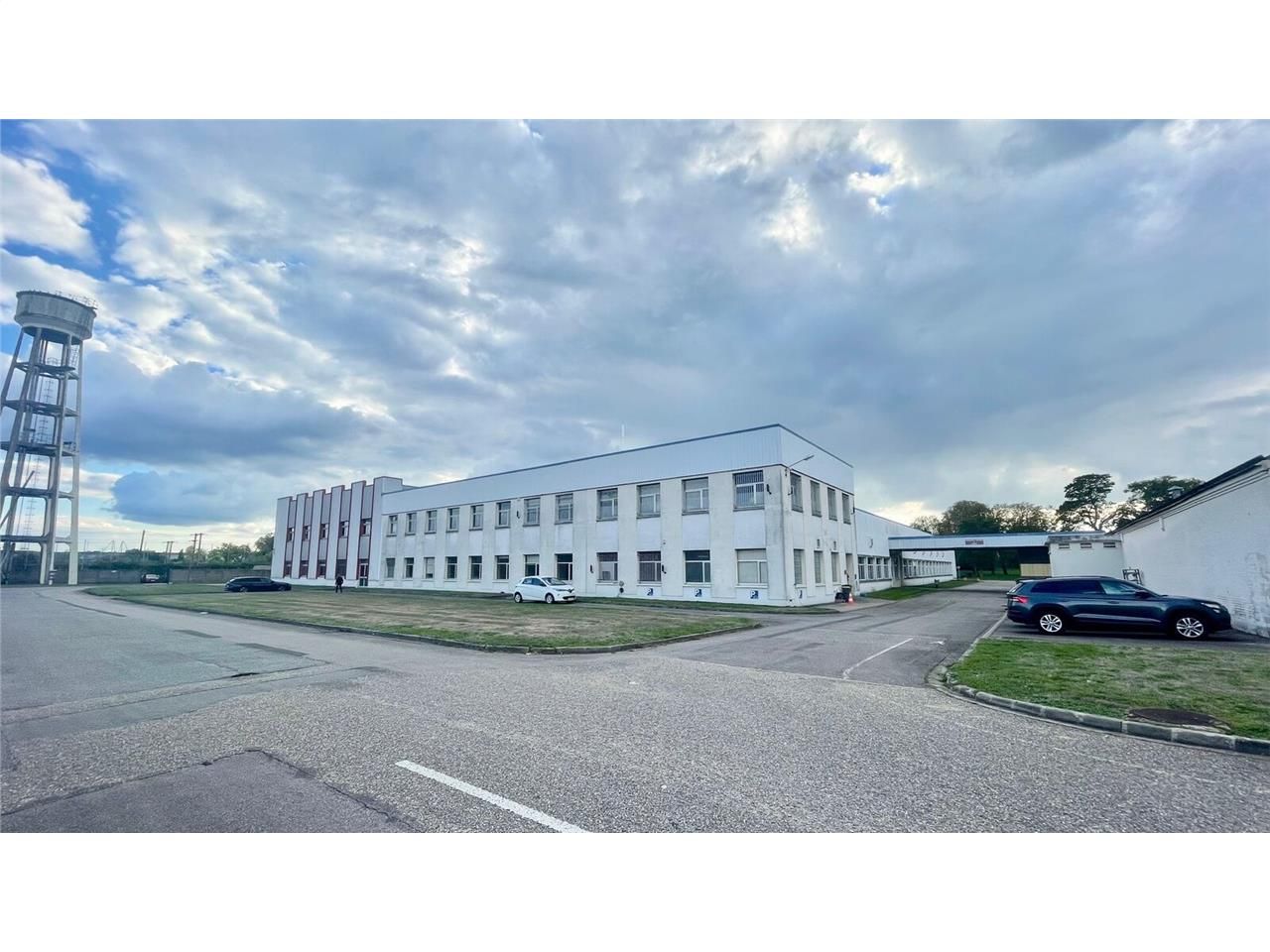 A Louer  - Local d'activité d'environ 1.000 m2