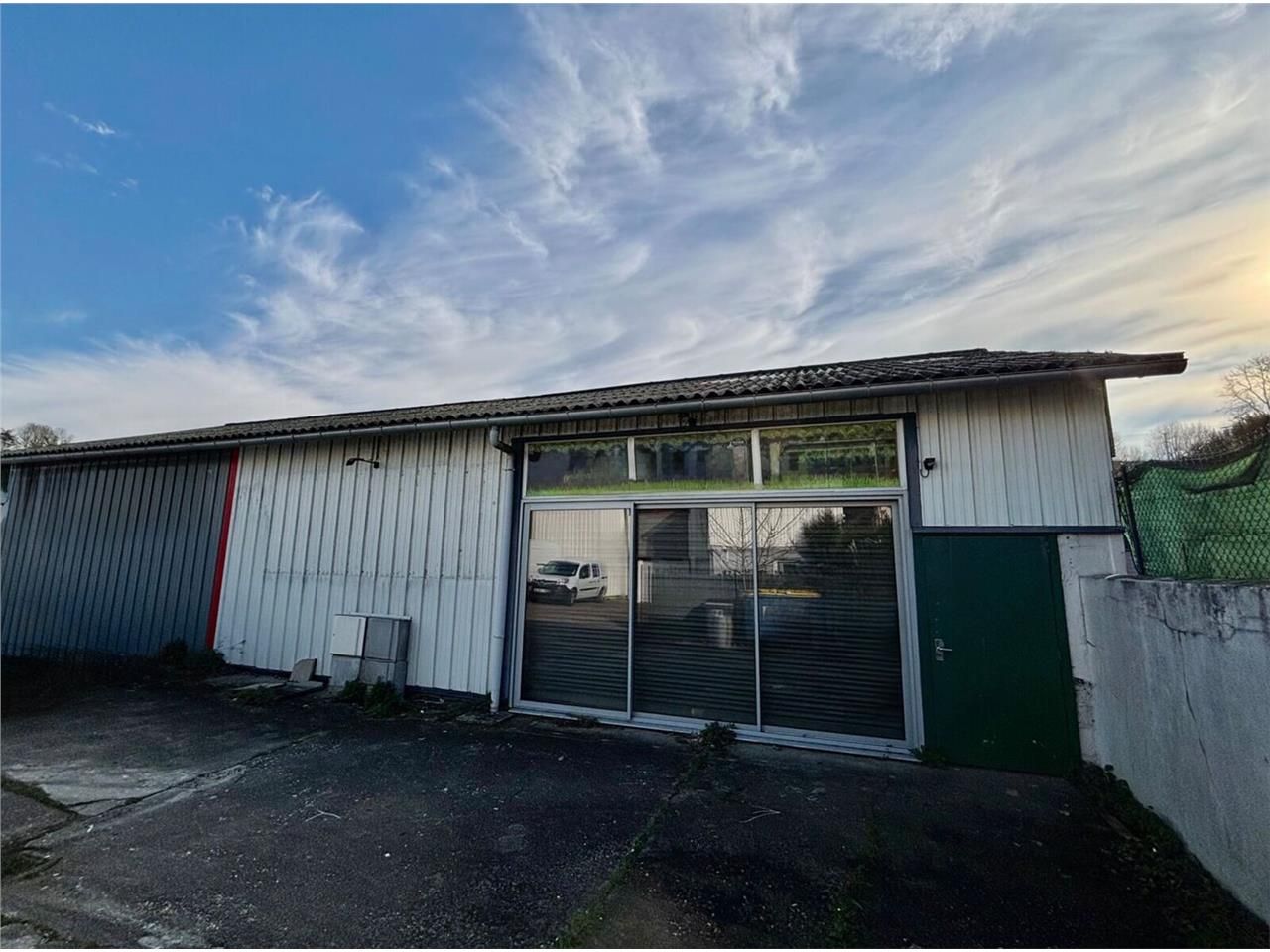 A Louer - Local d'activité avec vitrine