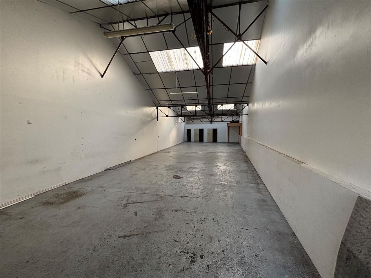 A Louer - Local d'activité avec vitrine