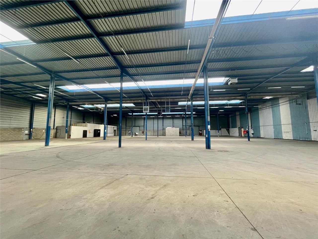 En coeur de Zone Industrielle EST, Entrepôt de pr