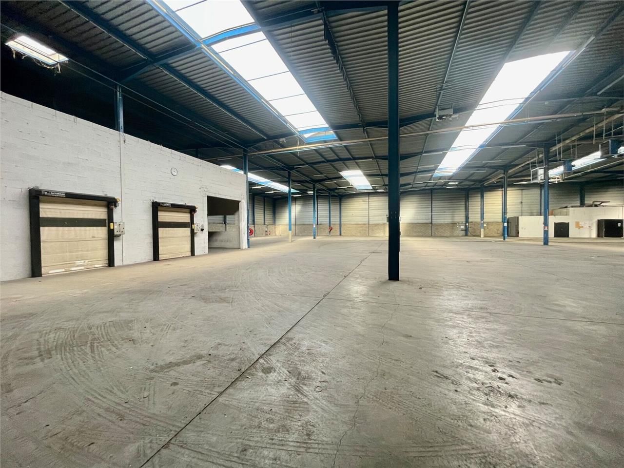 En coeur de Zone Industrielle EST, Entrepôt de pr