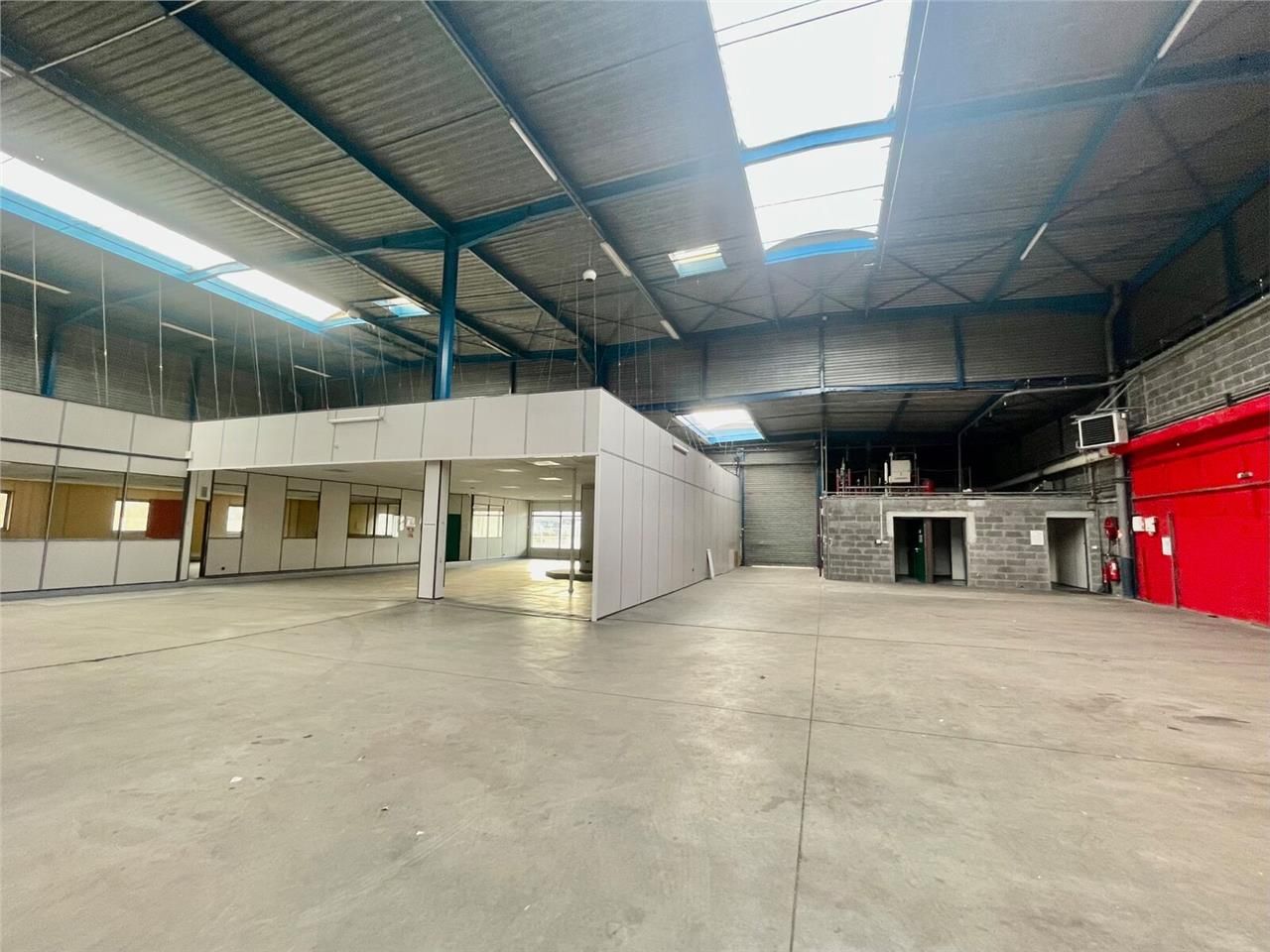 En coeur de Zone Industrielle EST, Entrepôt de pr