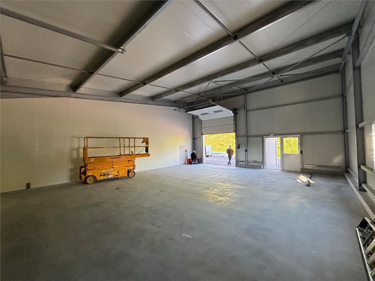 A VENDRE - ENTREPOT / STCOKAGE A VENDRE 120 m2