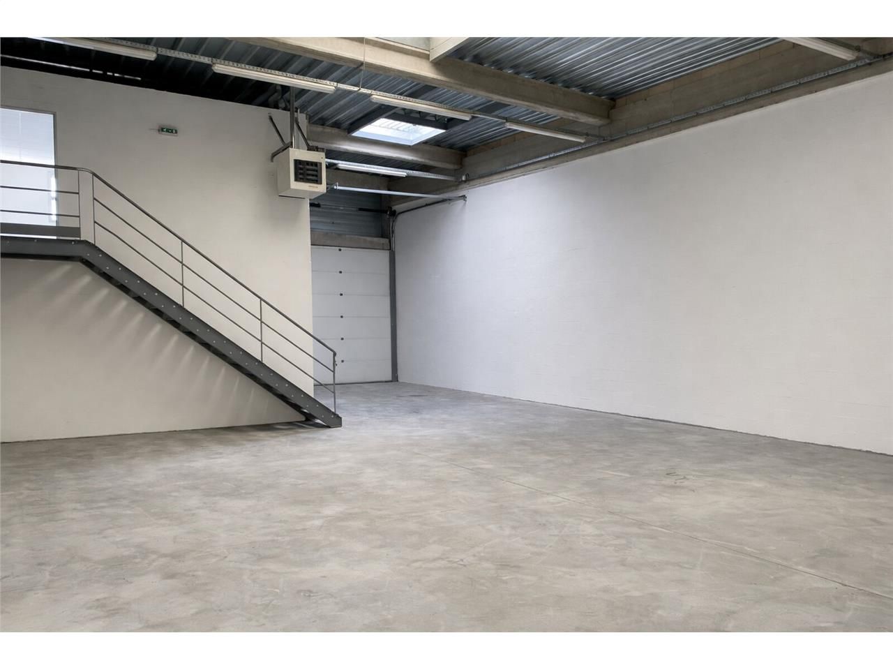 LOCAL D'ACTIVITÉ 195 M2 AUX PORTES DE L'ILE-DE-FR