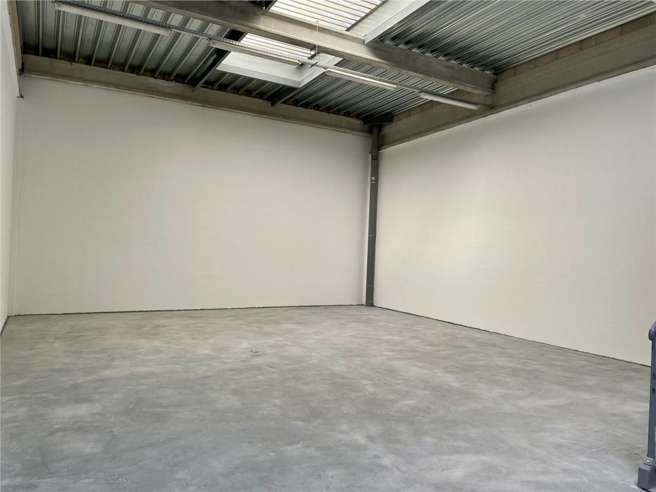 LOCAL D'ACTIVITÉ 195 M2 AUX PORTES DE L'ILE-DE-FR