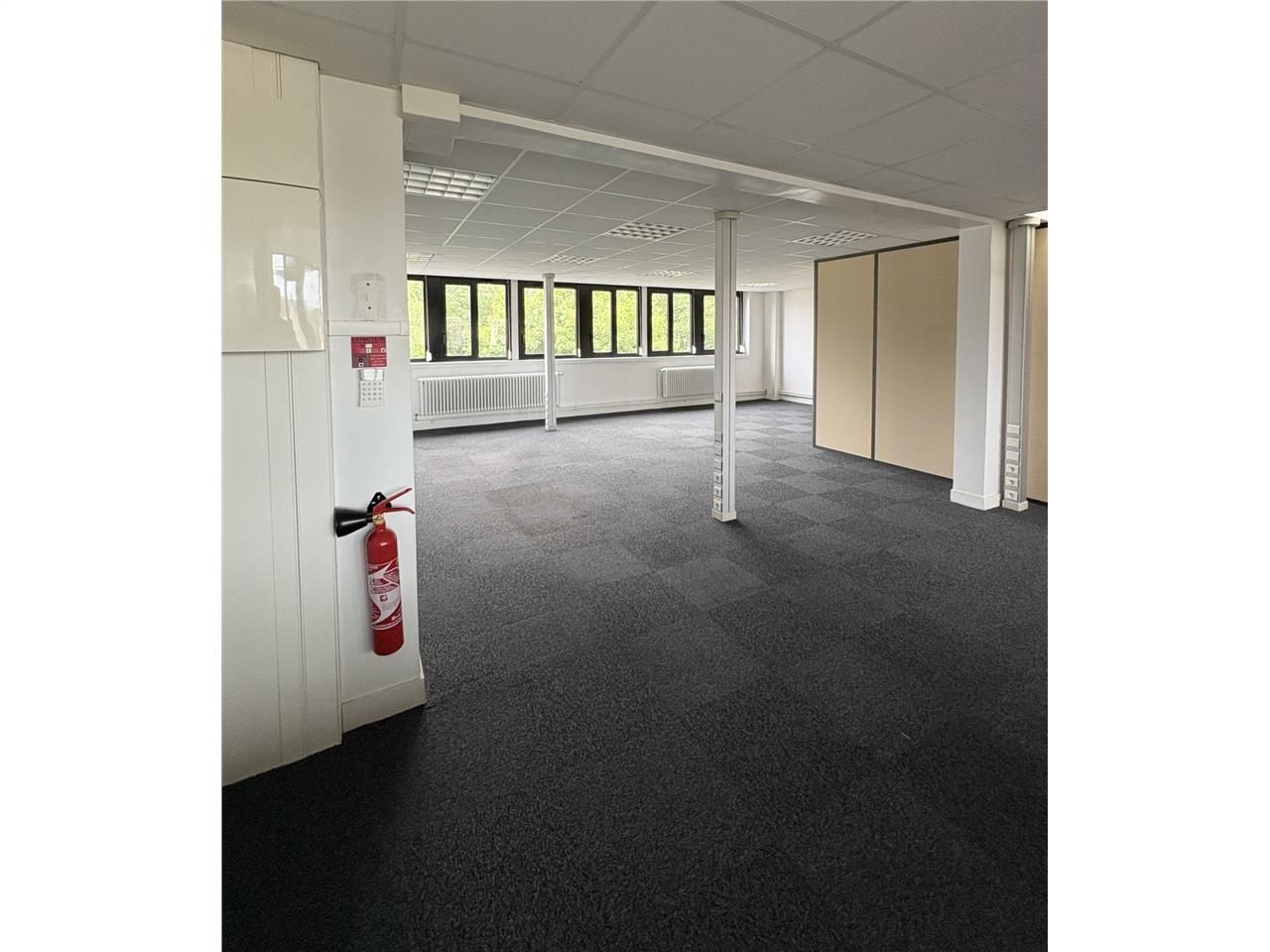 A LOUER BUREAUX DE BONNE FACTURE GARE SNCF ET CEN