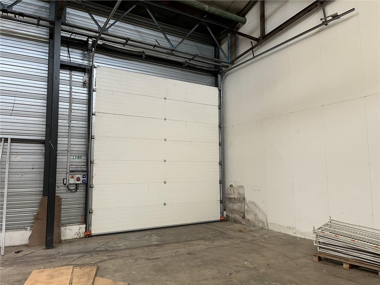 À LOUER LOCAL D'ACTIVITÉ 320 M2 - LES MARCHES DE 