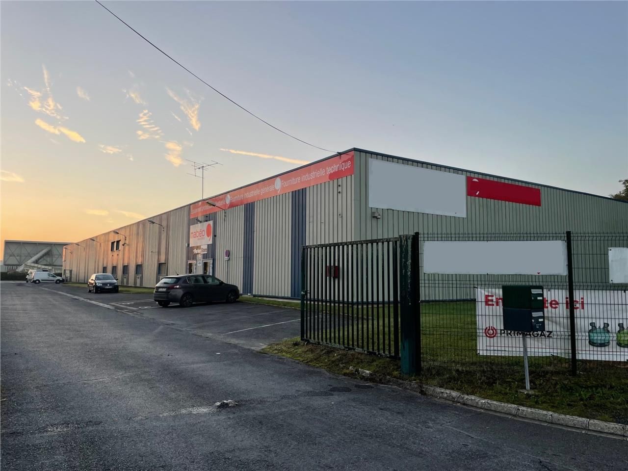 LOCAUX D'ACTIVITES POUR COMMERCE BTOB - NOYON : N