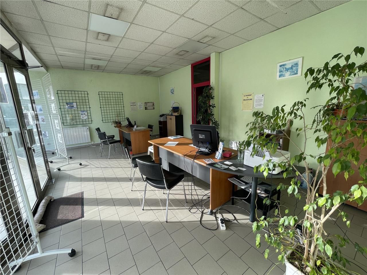 A LOUER - LOCAL COMMERCIAL - 50 M2 - BRESLES  Art